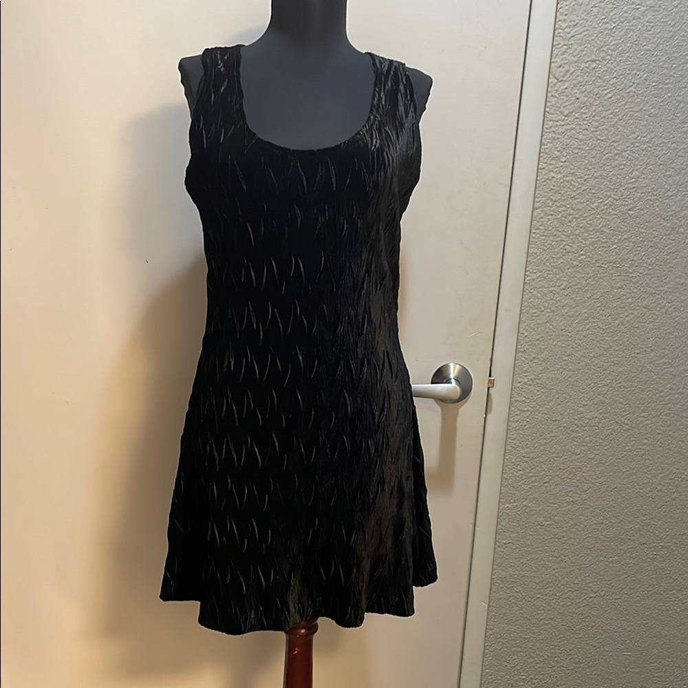 Black Sleeveless Scoop Neck Mini Dress